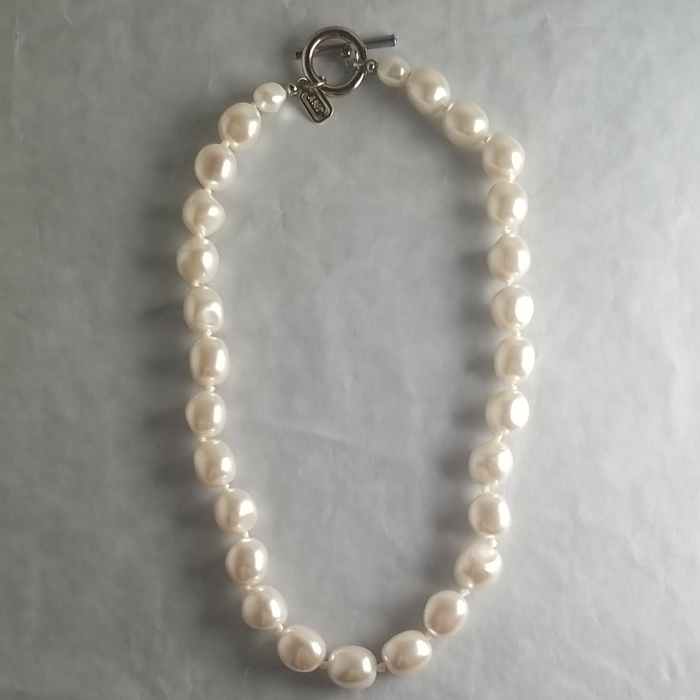 Chunky Plastic Pearl Necklace